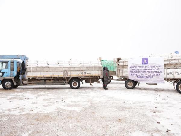 Томилгоот бүлгүүд цасанд хаагдсан 54.743 км замыг гаргаж, 5794 тонн өвс, тэжээлийг хүргэлээ