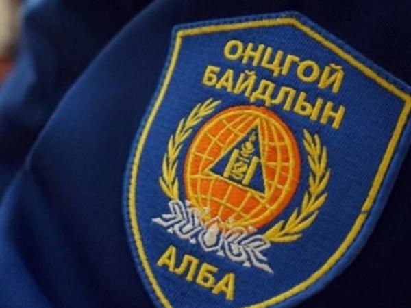 Алба хаагчид цасанд дарагдсан 502 өрхийн гэр хашааг цаснаас гаргаж, 201 айлыг нүүлгэн шилжүүлэв