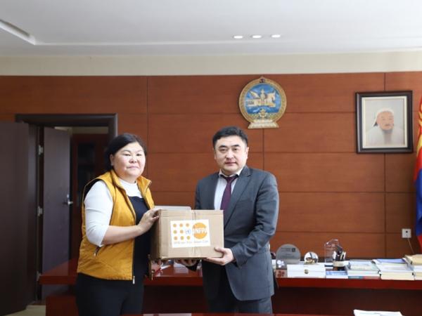 НҮБ-ын хүн амын сангийн бэлтгэсэн 400 ширхэг эрүүл ахуй, ариун цэврийн багц алслагдсан сумдын дотуур байранд хүргэгдэнэ