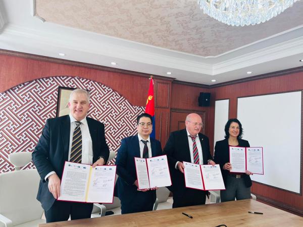 Мэргэжлийн боловсролын салбарт хамтран ажиллах "санамж бичиг"-т гарын үсэг зурлаа