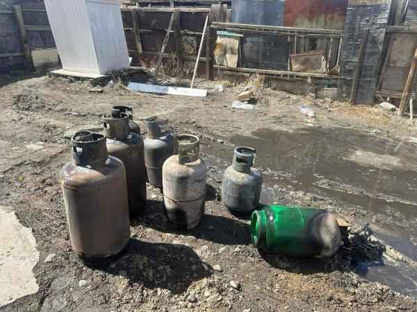 Гал түймэр унтраах үеэр олдсон газын баллонуудыг  аюулгүй болголоо