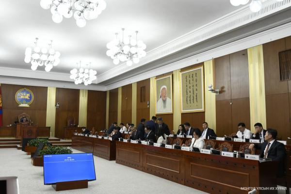 Үндэсний баялгийн сангийн тухай хуулийн төслийг эцсийн хэлэлцүүлэгт шилжүүлж, уламжлалт мал аж ахуйн талаарх хуулийн төслийн анхын хэлэлцүүлгийг хийв