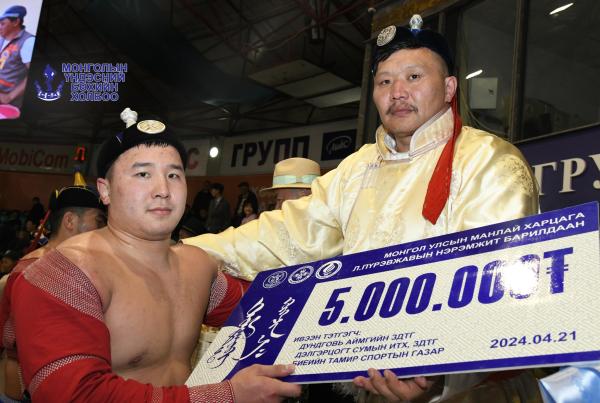 Л.Пүрэвжавын нэрэмжит  хүчи бөхийн барилдаанд  улсын начин Б.Түвшинтөгс түрүүллээ