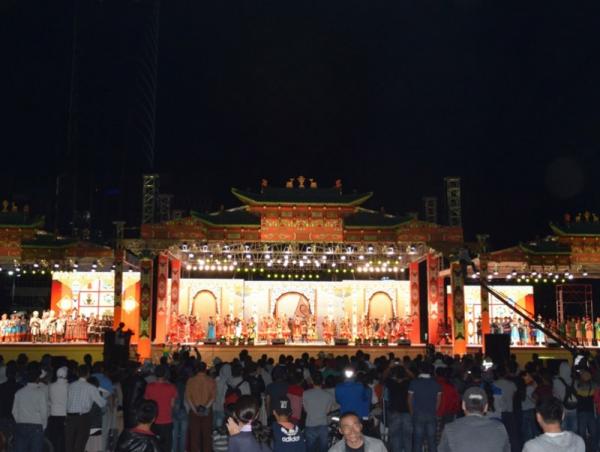 &ldquo;Учиртай гурван толгой&rdquo; дуурийг Д.Сүхбаатарын талбайд тоглоно