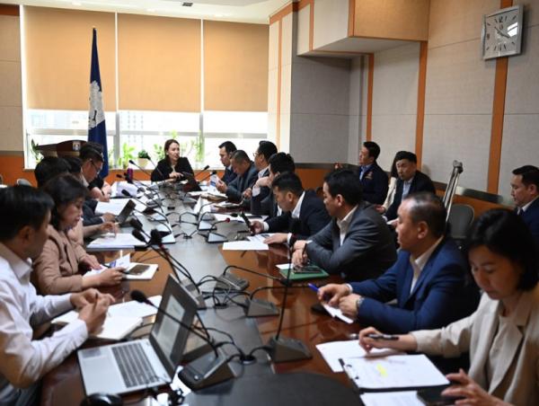 &ldquo;Дүнжингарав&rdquo; худалдааны төвийн ойролцоо гарсан ослын хохирол тогтоох, үнэлгээ хийх ажлын хэсэг хуралдлаа