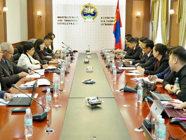 Дэлхийн банкны санхүүжилтээр хэрэгжих авто замын төслүүдийг шуурхай ажиллуулах талаар санал солилцлоо