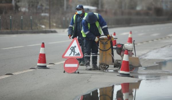 СУИС-ийн уулзварын зүүн талаас хүнсний 4 дүгээр дэлгүүрийн уулзварын зүүн тал хүртэлх авто замыг хаалаа