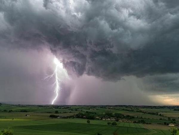 Аянга, цахилгааны аюулаас сэрэмжтэй байхыг анхааруулав