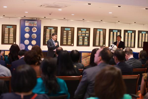 &ldquo;Банк-100&rdquo; үзэсгэлэн &ldquo;Чингис хаан&rdquo; Үндэсний музейд нээлтээ хийлээ