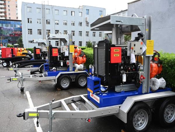 Төвийн дүүргүүдэд ус соруулах насос өглөө