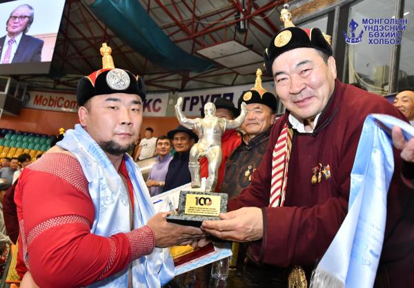 Наадмын сорилго барилдаанд Д.Анар заан түрүүллээ