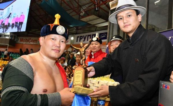 Сэлэнгэ аймгийн Сайхан сумын Хөтөл хороог үүсгэн байгуулсан ойн барилдаанд Н.Золбоо харцага түрүүллээ