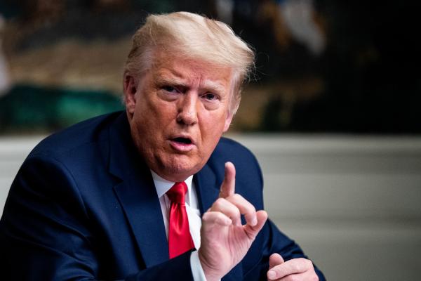 Д.Трамп архи, тамхи, хар тамхины донгоос сэргийлэх энгийн найдвартай арга зааж өгөв