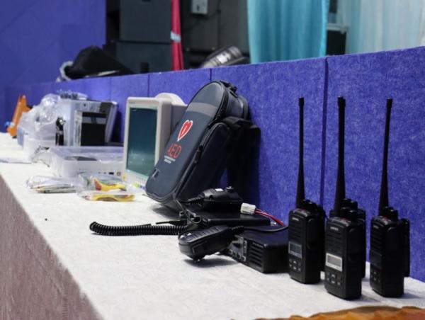 Эмнэлгийн яаралтай тусламжийн болон холбооны тоног төхөөрөмж хүлээлгэн өглөө