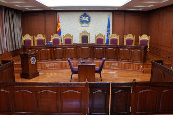 Шүүхийн тухай хуулийн зарим заалт Үндсэн хууль зөрчсөн, эсэхийг хянан хэлэлцэнэ