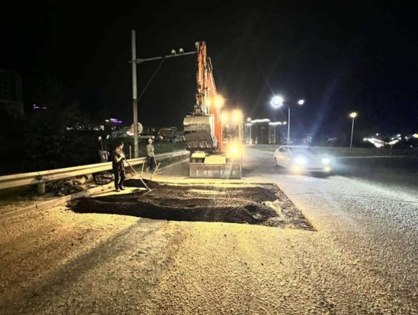 Авто замуудын нүхэн эвдрэлийг засварлаж байна