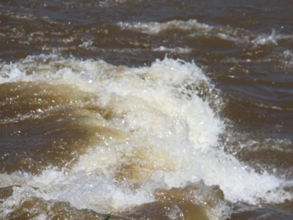 Туул гол Лүн сум орчимд үерийн аюултай түвшинг 30 см давлаа