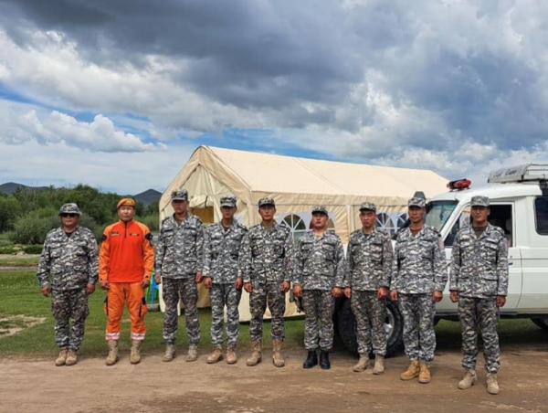 Шуурхай штабын бүрэлдэхүүн үүрэг гүйцэтгэж байна