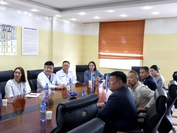 Нийслэлээс төрөх эмнэлгүүдэд дутагдалтай байсан диализын аппаратын асуудлыг шийдэж өглөө