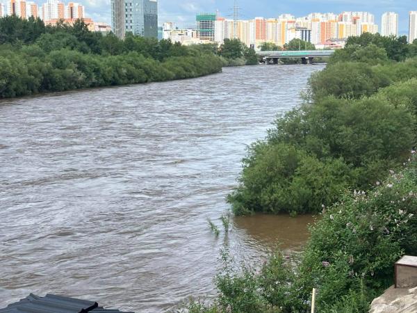 Усархаг бороо үргэлжлэн орох тул болзошгүй эрсдэлээс урьдчилан сэргийлэхийг мэргэжлийн байгууллагууд зөвлөж байна