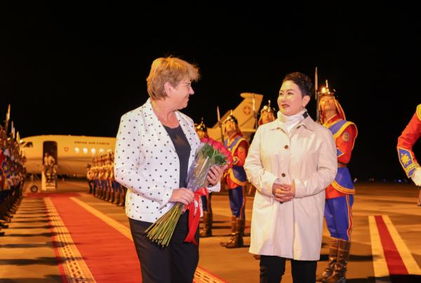 Швейцарын холбооны Улсын Ерөнхийлөгч Виола Амхерд Монгол Улсад төрийн айлчлал хийхээр хүрэлцэн ирлээ