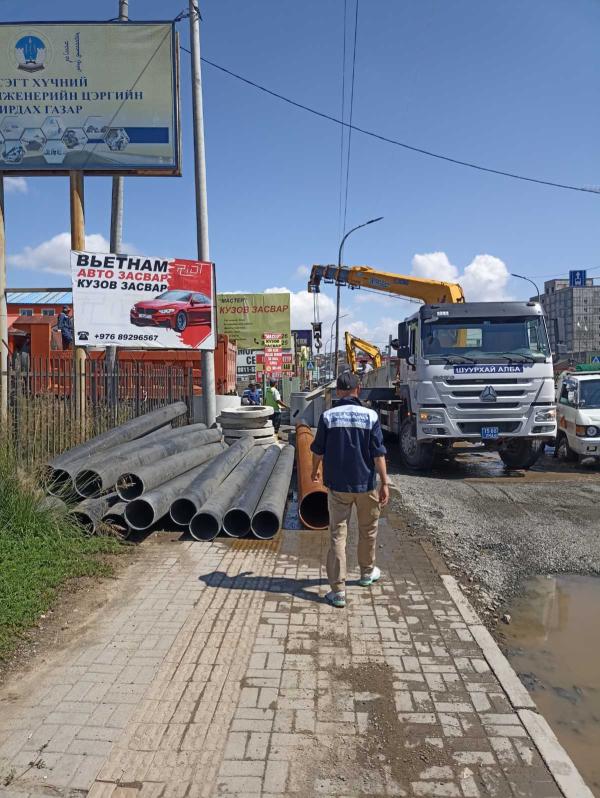 Эрдэнэтолгой орчимд ус зайлуулах 220 метр шугам хоолой угсарч байна