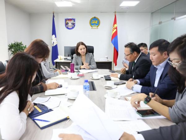 Л.Хосбаяр: Ус сувгийн газрын нэг жилд нийлүүлдгийн тавны нэгтэй тэнцэх усыг 18-хан компани шавхан зайлуулж байна