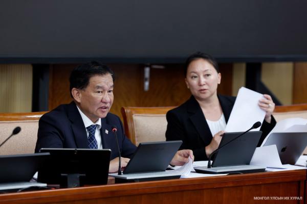 Монгол Улсын 2024 оны төсвийн тухай хуульд өөрчлөлт оруулах тухай хуулийн төсөлтэй хамт өргөн мэдүүлсэн хууль, тогтоолын төслүүдийн эцсийн хэлэлцүүлгийг хийв