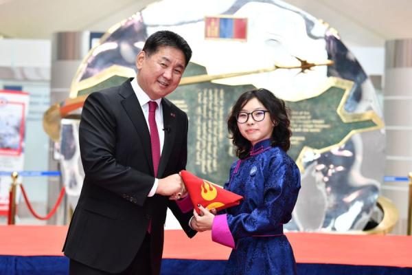 &ldquo;Ерөнхийлөгчийн илгээлт-2100&rdquo; тэтгэлэгт хөтөлбөрийн эзэд гадаадад суралцахаар мордлоо