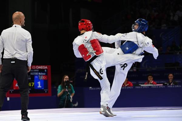 Г. Болор-Эрдэнэ мөнгөн медаль хүртлээ