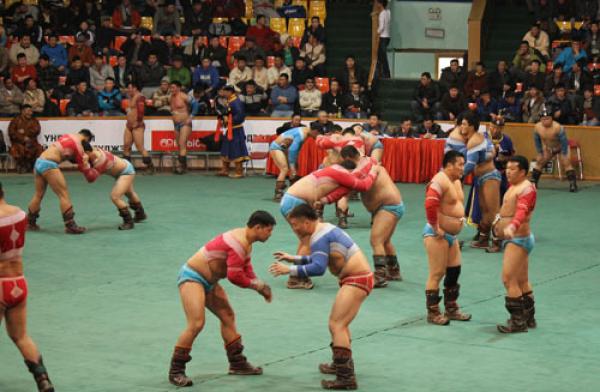 Нээлтийн барилдаан ням гарагт болно