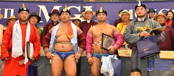 Нээлтийн барилдаанд О.Хангай аварга түрүүллээ