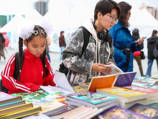 Д.Сүхбаатарын талбайд 36 дахь удаагийн &ldquo;Номын баяр&rdquo; эхэллээ