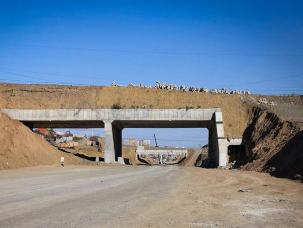 Гэмтлийн эмнэлгийг &ldquo;Содон&rdquo; хороололтой холбох авто замын хөдөлгөөнийг 11 сард нээх үүрэг өглөө