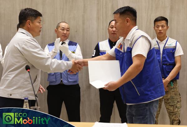 Нийтийн тээврийн шилдэг 15 жолоочийг &ldquo;Түрээслээд өмчлөх орон сууцны хөтөлбөр&rdquo;-т хамрууллаа