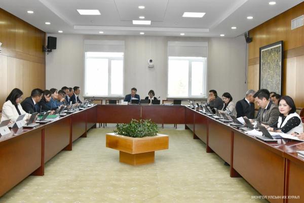 Монгол Улсын 2025 оны төсвийн тухай хуулийн төслүүдийг хэлэлцлээ
