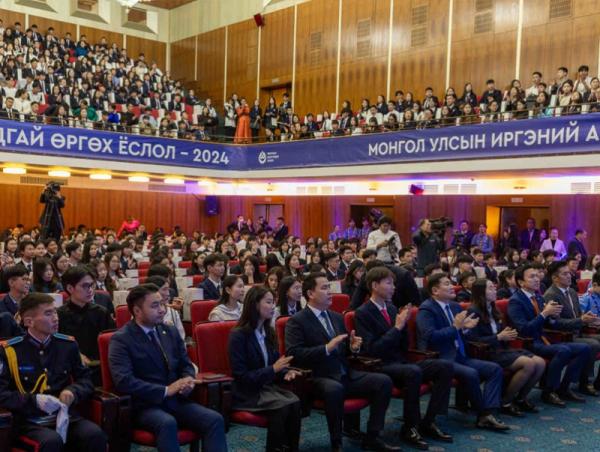 Түүх соёл, тусгаар тогтнолоо эрхэмлэн дээдэлж, түгээн дэлгэрүүлсэн иргэн байхыг Ерөнхий сайд уриаллаа