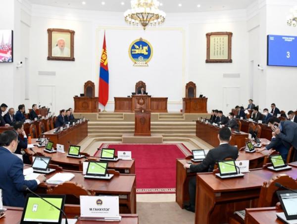 Чуулганы нэгдсэн хуралдаанаар Монгол Улсын 2025 оны төсвийн тухай хуулийн төслүүдийг яаралтай хэлэлцэхийг дэмжлээ