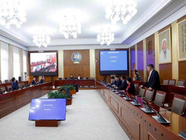 Монгол Улсын нэгдсэн төсвийн 2025 оны төсвийн хүрээний мэдэгдэл, 2026-2027 оны төсвийн төсөөллийн тухай хуульд өөрчлөлт оруулах тухай хуулийн төслийг хэлэлцэхийг дэмжив