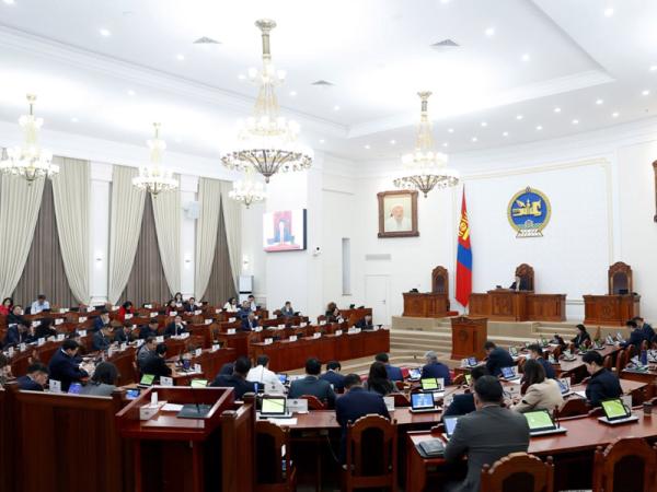 Төрийн болон орон нутгийн өмчит компанийн бүтээмж, ил тод байдал, засаглалыг сайжруулах тухай хуулийн төслийг анхны хэлэлцүүлэгт шилжүүллээ