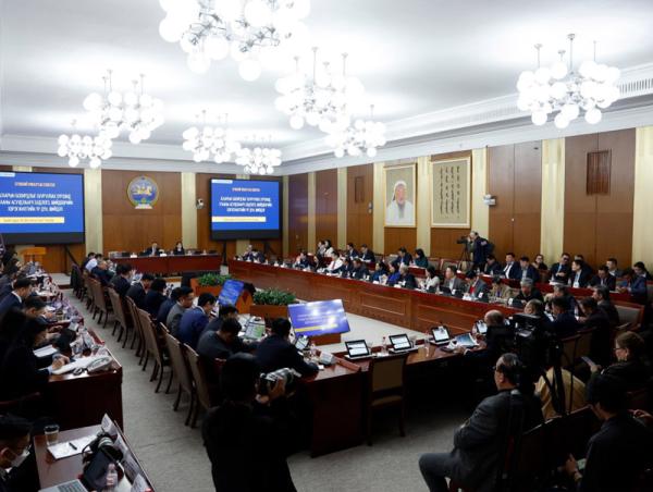 “Агаарын бохирдлыг бууруулах хүрээнд утааны асуудлаарх бодлого, шийдвэрийн хэрэгжилтийн үр дүн, шийдэл” ерөнхий хяналтын сонсгол өндөрлөв