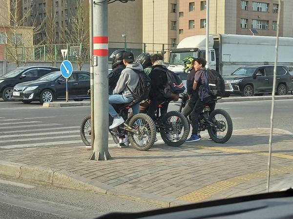 Мотоцикл сурроныг 18 наснаас дээш настай, "А" ангиллын жолоодох эрхтэй хүн унана