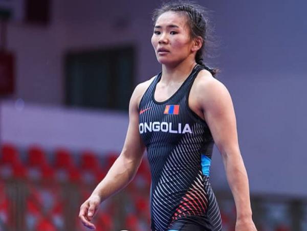 Б.Отгонтуяа БНСУ-ын бөхийг цэвэр яллаа