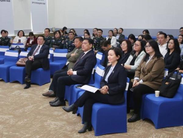 Т.Мөнхсайхан: Эмч нарын нэр төр цаашлаад биед халдах байдал газар авч эхэлснийг хуулиар зохицуулдаг болно