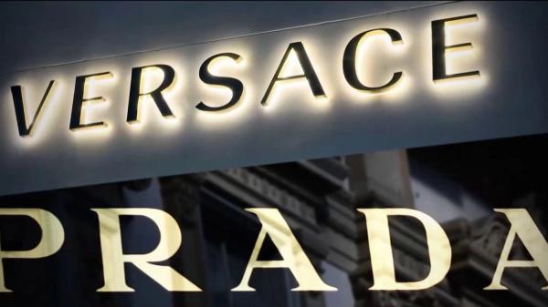 Алдарт “Prada” бренд “Versace”-г өөртөө нэгтгэлээ