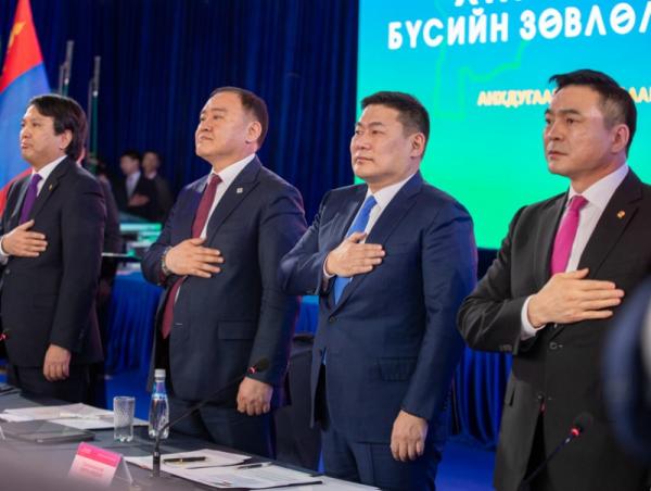 Л.Оюун-Эрдэнэ: Хангайн бүсийг уламжлалт мал аж ахуйн төрөлжсөн, хот байгуулалтын дэд бүсээс гадна аялал жуулчлалын чиглэлээр хөгжүүлнэ