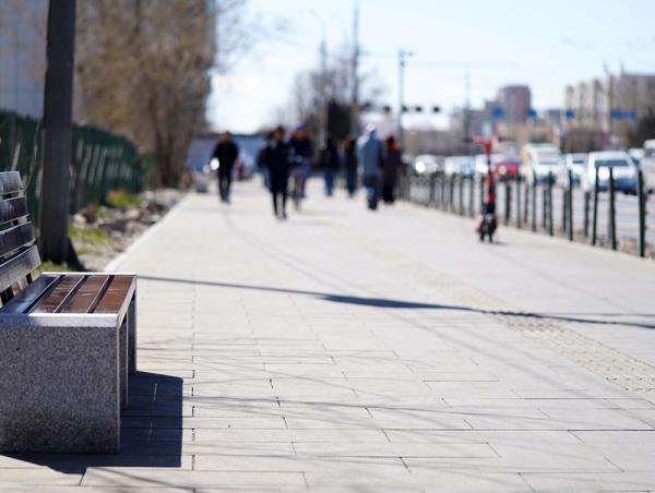 Нийслэлийн 15 байршилд явган хүний замыг байгалийн чулуун хавтангаар сольж, шинэчилнэ