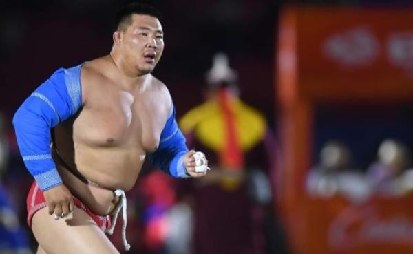 Улсын аварга О.Хангай бөхчүүдийн чансааг тэргүүлсээр байна