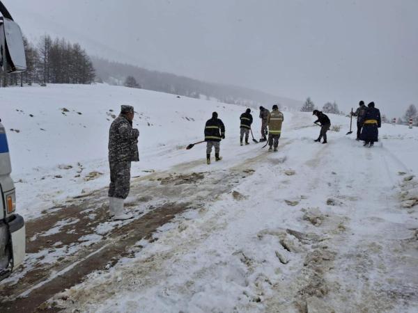СЭРЭМЖЛҮҮЛЭГ: Орон нутагт хур тунадас, нойтон цас үргэлжлэн орно
