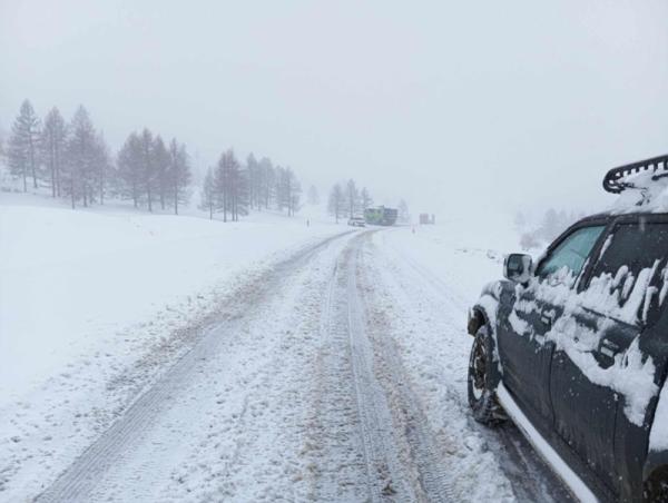 Солонготын даваа цасан бүрхүүл тогтож, халтиргаа гулгаа үүссэн байна